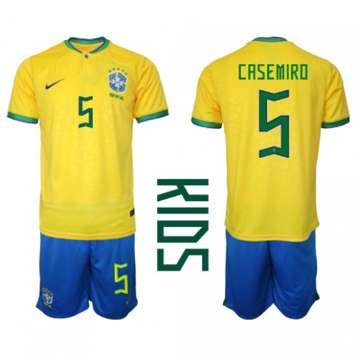 Echipament fotbal Brazilia Casemiro #5 Tricou Acasa Mondial 2022 pentru copii maneca scurta (+ Pantaloni scurti)